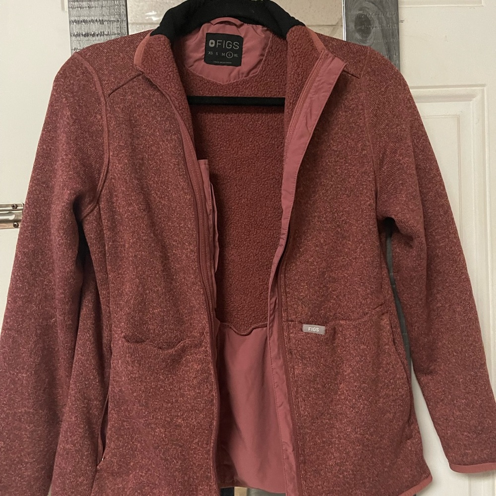 barely worn. washed twice onshift fleece FIGS mauve color